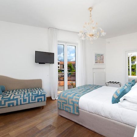Sorrentovibes - Luxury Home Sea View & Jacuzzi In Sorrento Centre Dış mekan fotoğraf